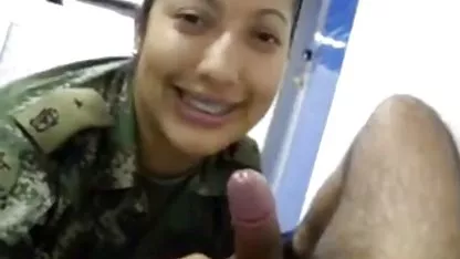 Cute teen reitet erotikfilme kostenlos sehen Hahn für cash!