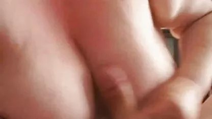 Heiße Schulmädchen teen fickt alten Mann, Fingersatz, wichsen und Sperma schlucken gratis deutsche erotikfilme